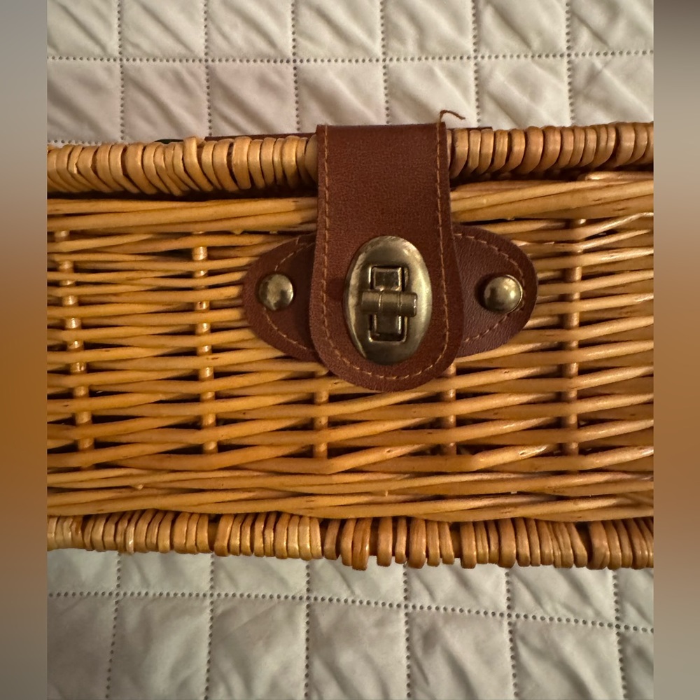 Wicker basket with handle, 10 x 6 1/2 - Picture 9 of 16